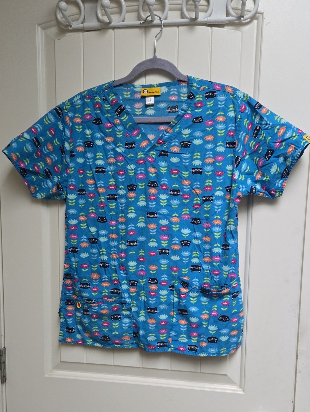 WonderWink Teal Blue Floral Cat Print Nurse Medical Scrub Top Small